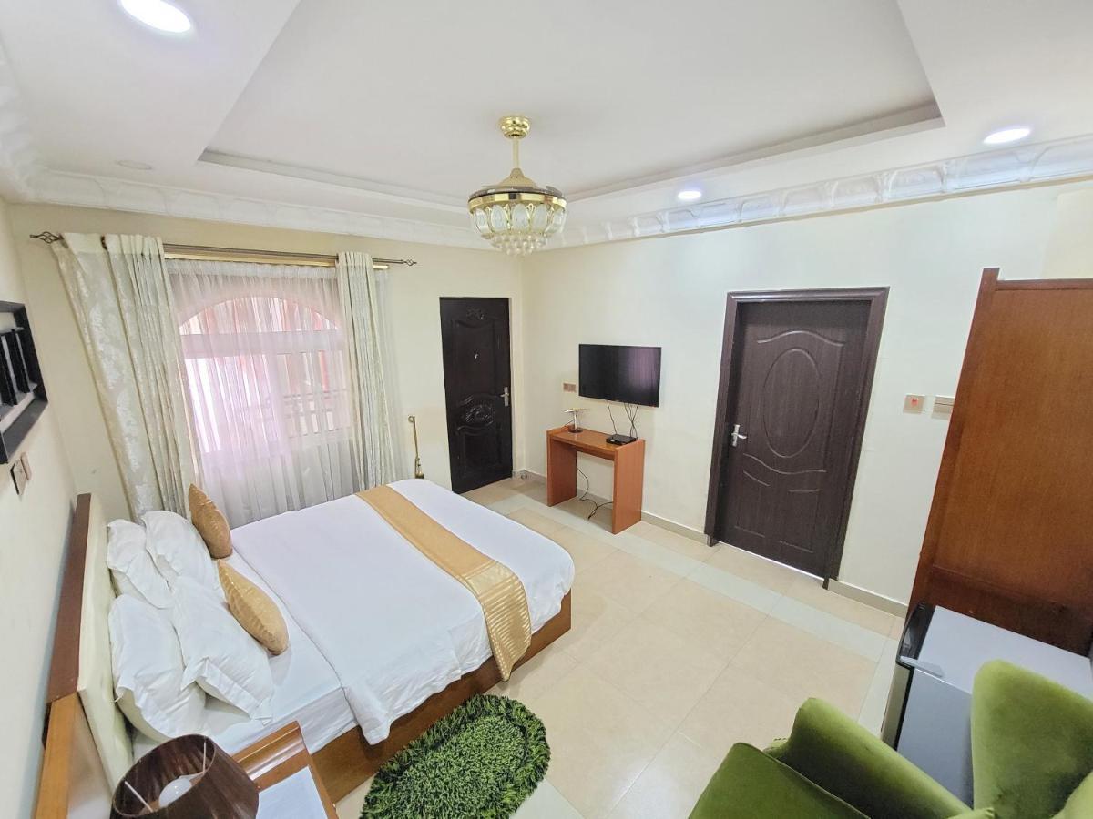 Afri-Royal Hotel Акра Екстериор снимка