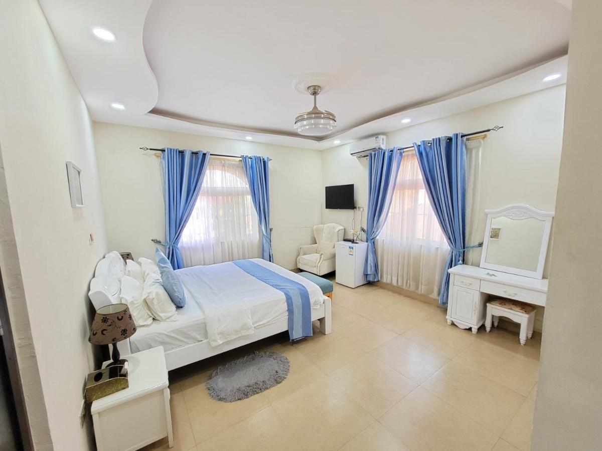 Afri-Royal Hotel Акра Екстериор снимка