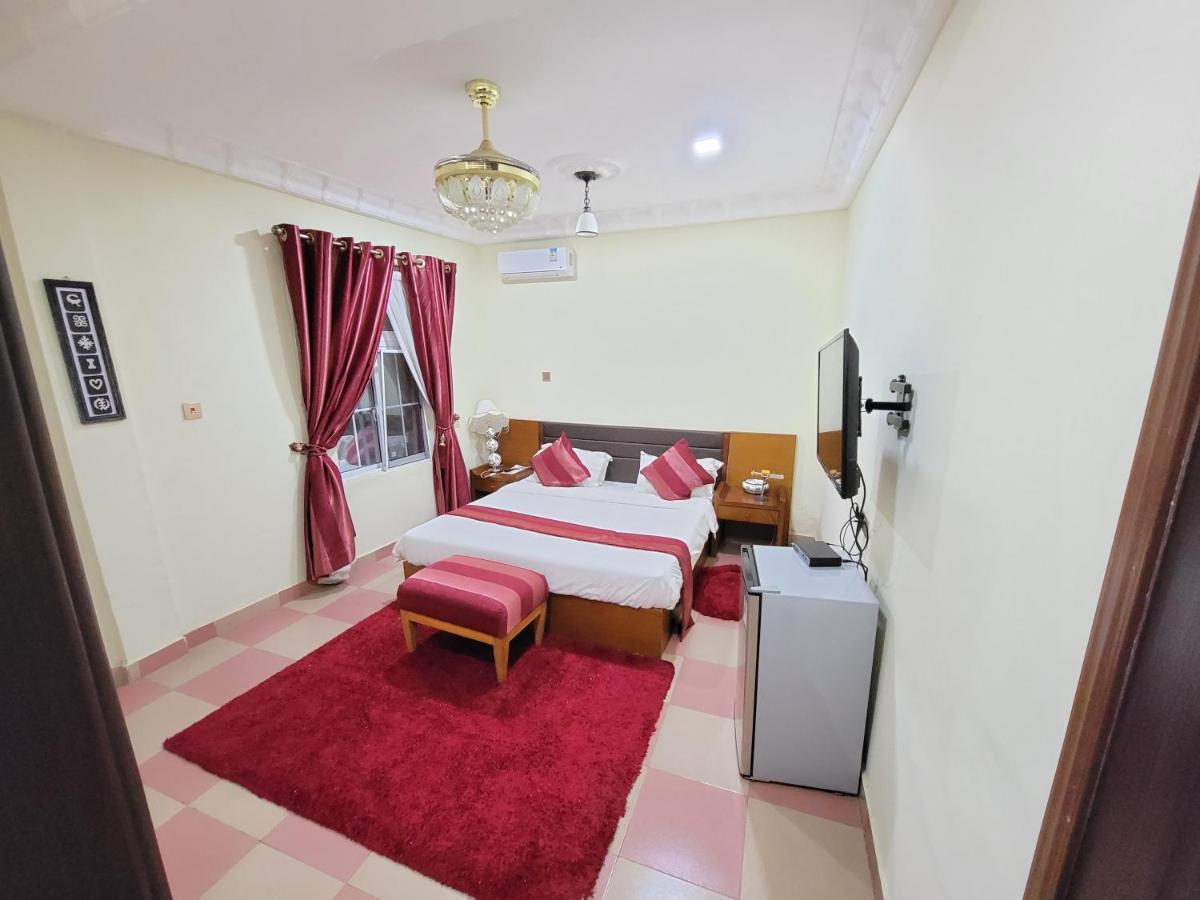 Afri-Royal Hotel Акра Екстериор снимка
