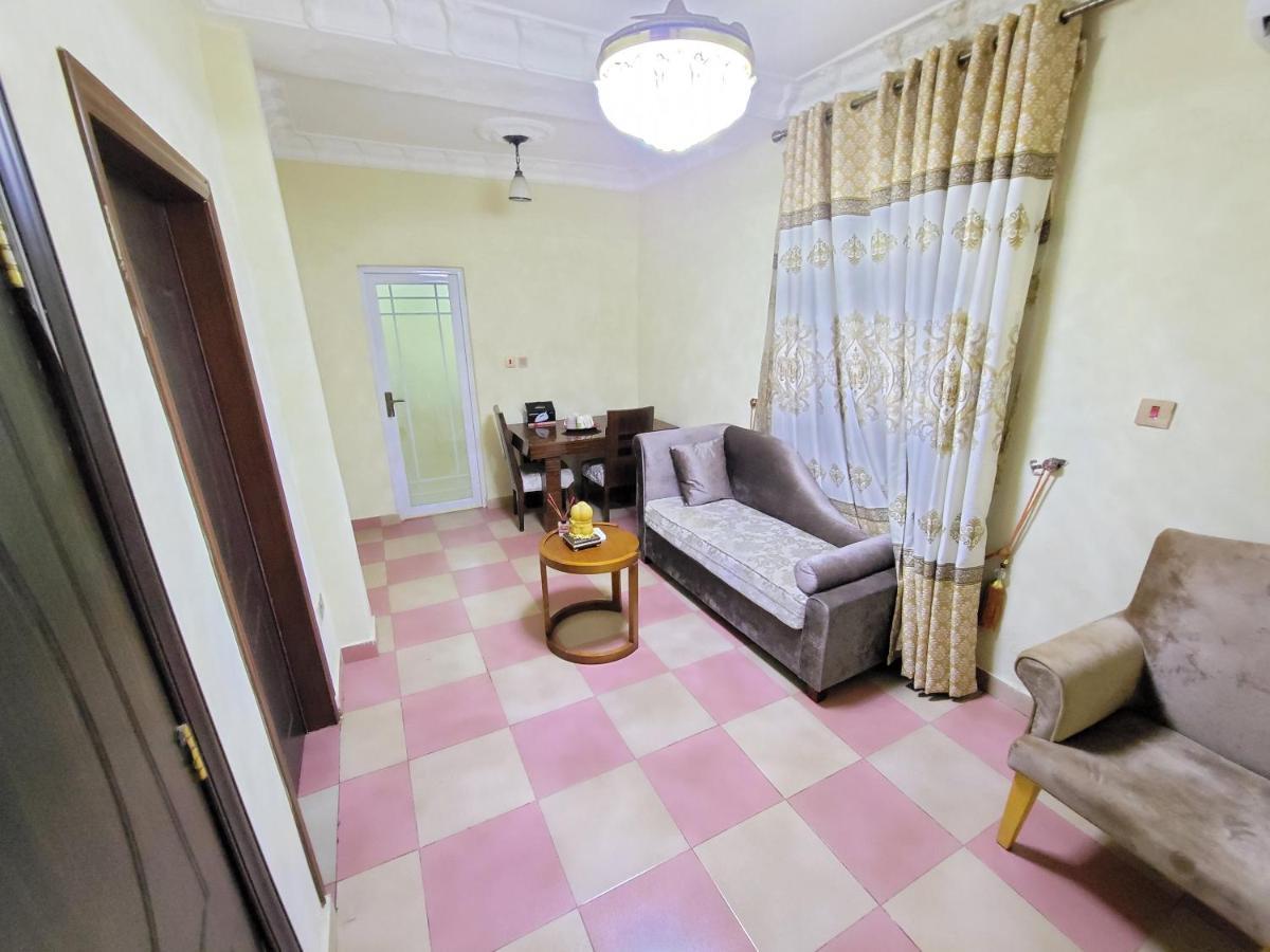 Afri-Royal Hotel Акра Екстериор снимка
