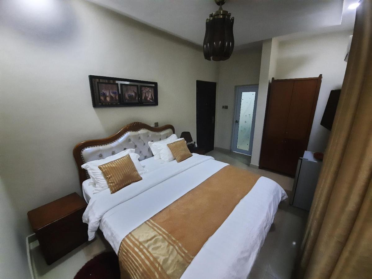 Afri-Royal Hotel Акра Екстериор снимка