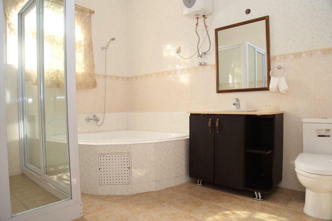 Afri-Royal Hotel Акра Екстериор снимка
